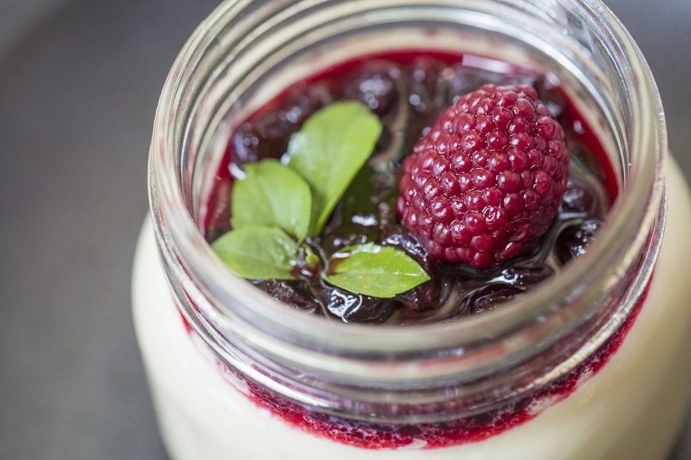 โรงแรมโมวิช ลาส โลมาส ริโอเนโกร ภายนอก รูปภาพ A jar of yogurt with fruit