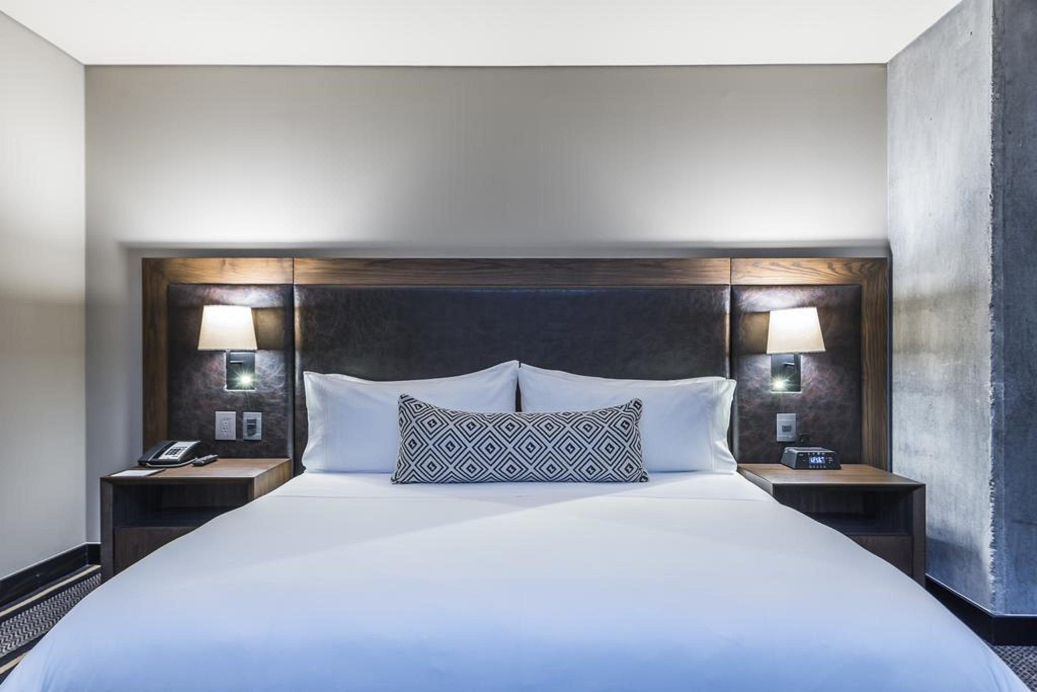 โรงแรมโมวิช ลาส โลมาส ริโอเนโกร ภายนอก รูปภาพ A bedroom at the Hilton London Paddington