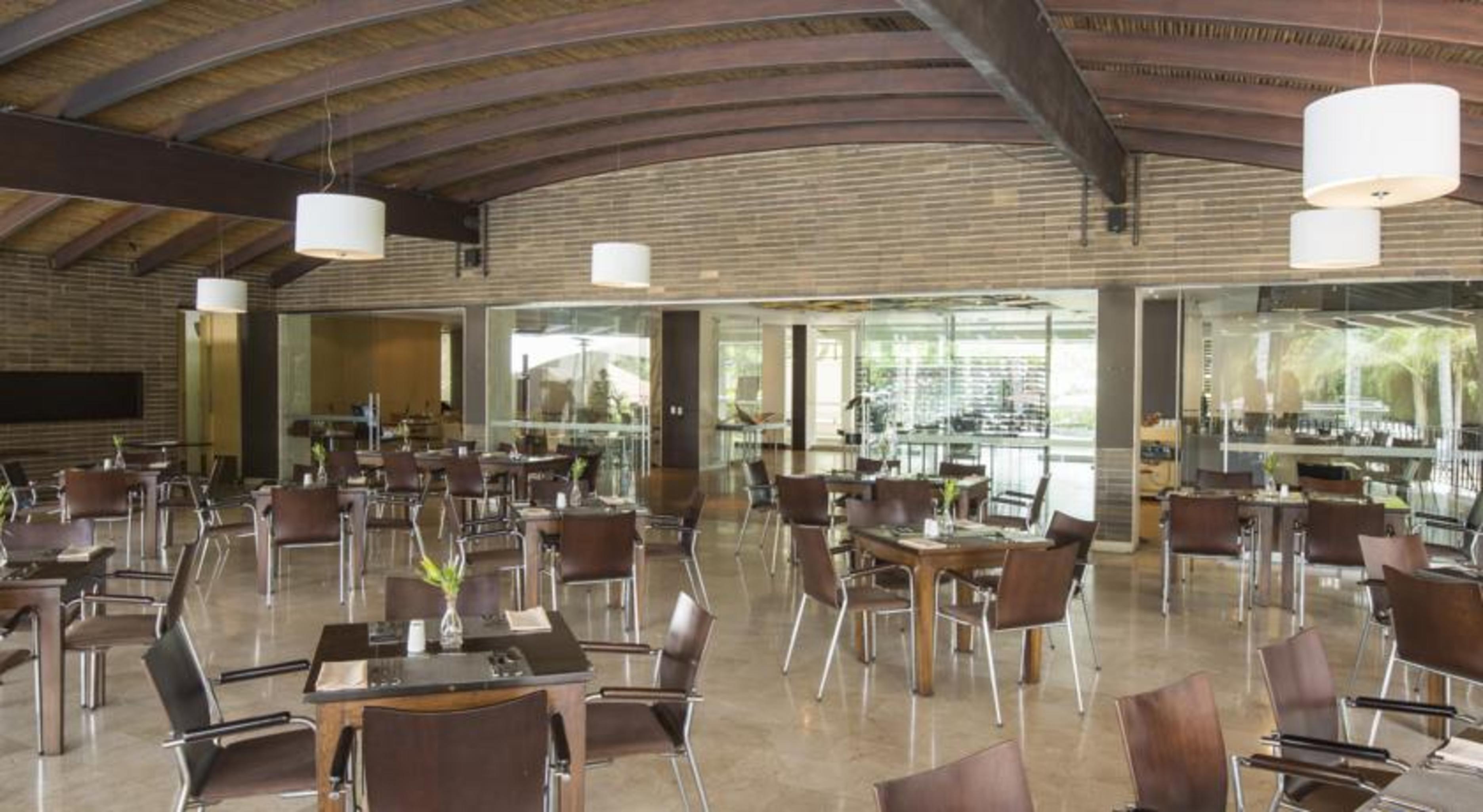 โรงแรมโมวิช ลาส โลมาส ริโอเนโกร ภายนอก รูปภาพ The dining room at the Center for BrainHealth