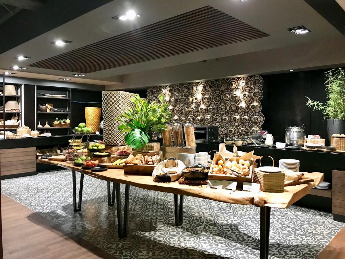 โรงแรมโมวิช ลาส โลมาส ริโอเนโกร ภายนอก รูปภาพ The buffet at the lounge