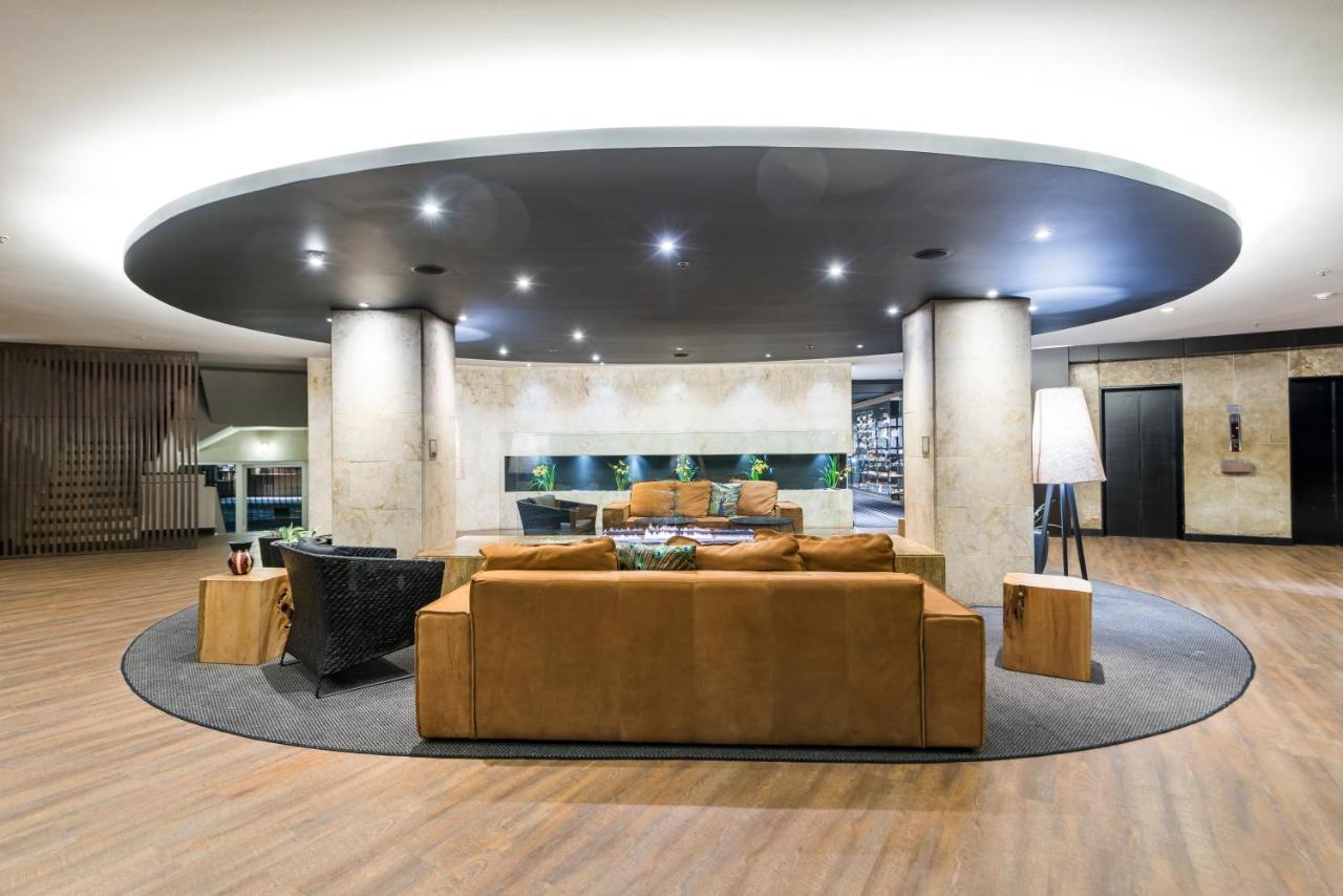 โรงแรมโมวิช ลาส โลมาส ริโอเนโกร ภายนอก รูปภาพ The lounge at the airport