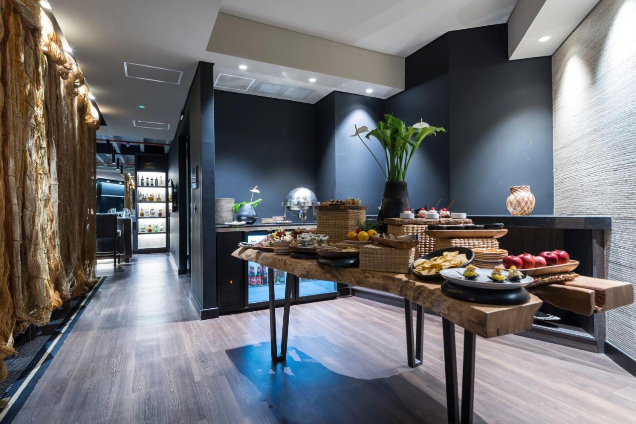 โรงแรมโมวิช ลาส โลมาส ริโอเนโกร ภายนอก รูปภาพ The interior of the lounge