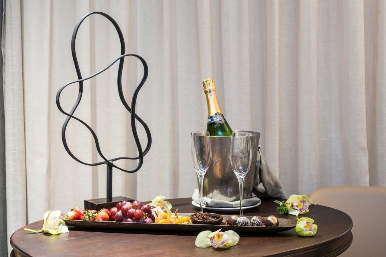 โรงแรมโมวิช ลาส โลมาส ริโอเนโกร ภายนอก รูปภาพ A wine cooler