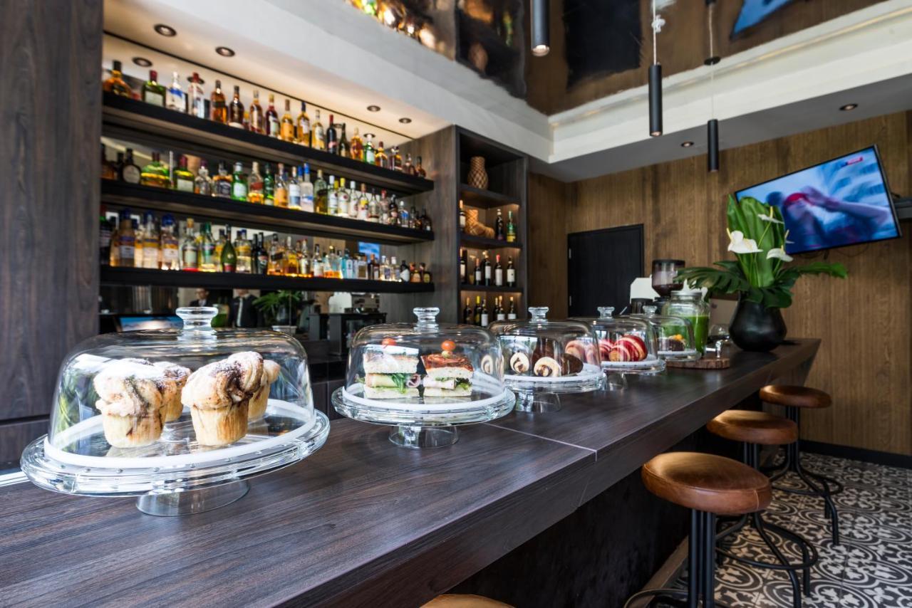 โรงแรมโมวิช ลาส โลมาส ริโอเนโกร ภายนอก รูปภาพ The bar at the hotel