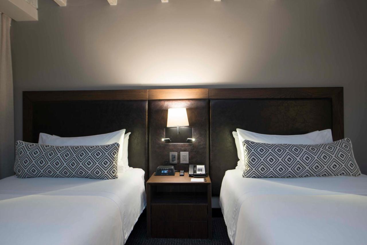 โรงแรมโมวิช ลาส โลมาส ริโอเนโกร ภายนอก รูปภาพ A room at the hotel